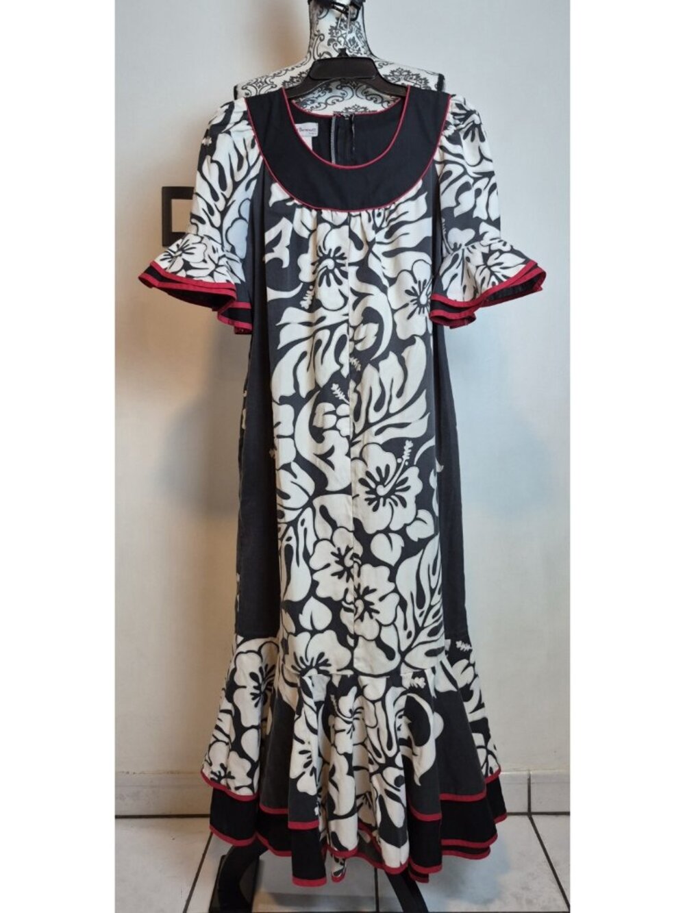 Carol Bennett Hawaii Muumuu Dress Women's M Hibiscus Floral Maxi Caftan